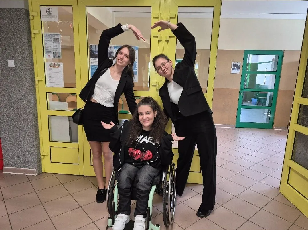 Oliwka ze szkolną ekipą